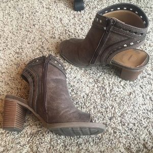 Maurice’s western style bootie 👢